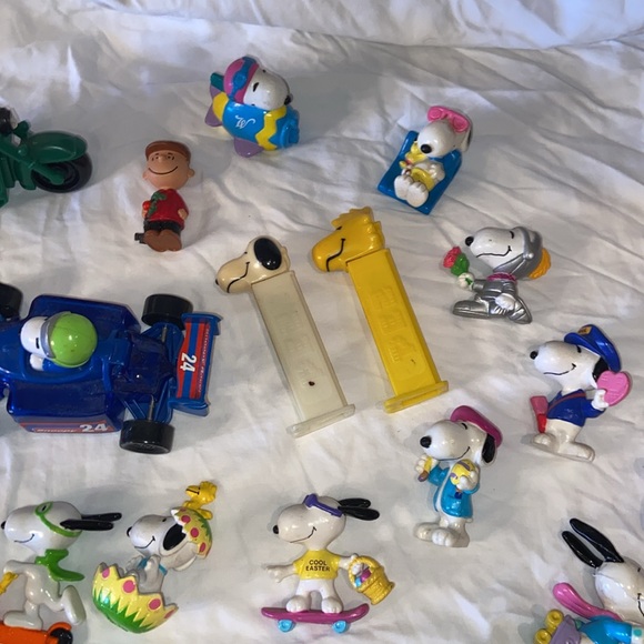 Lot Of Over 30  Snoopy And Peanuts figurines - Picture 9 of 12